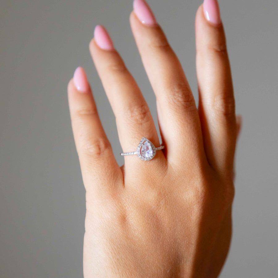 Samantha Halo Pear Travel Ring