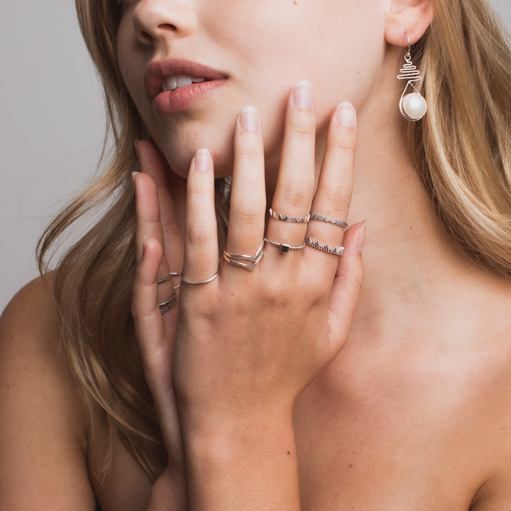 TWIRL OXIDIZED ROPED RING